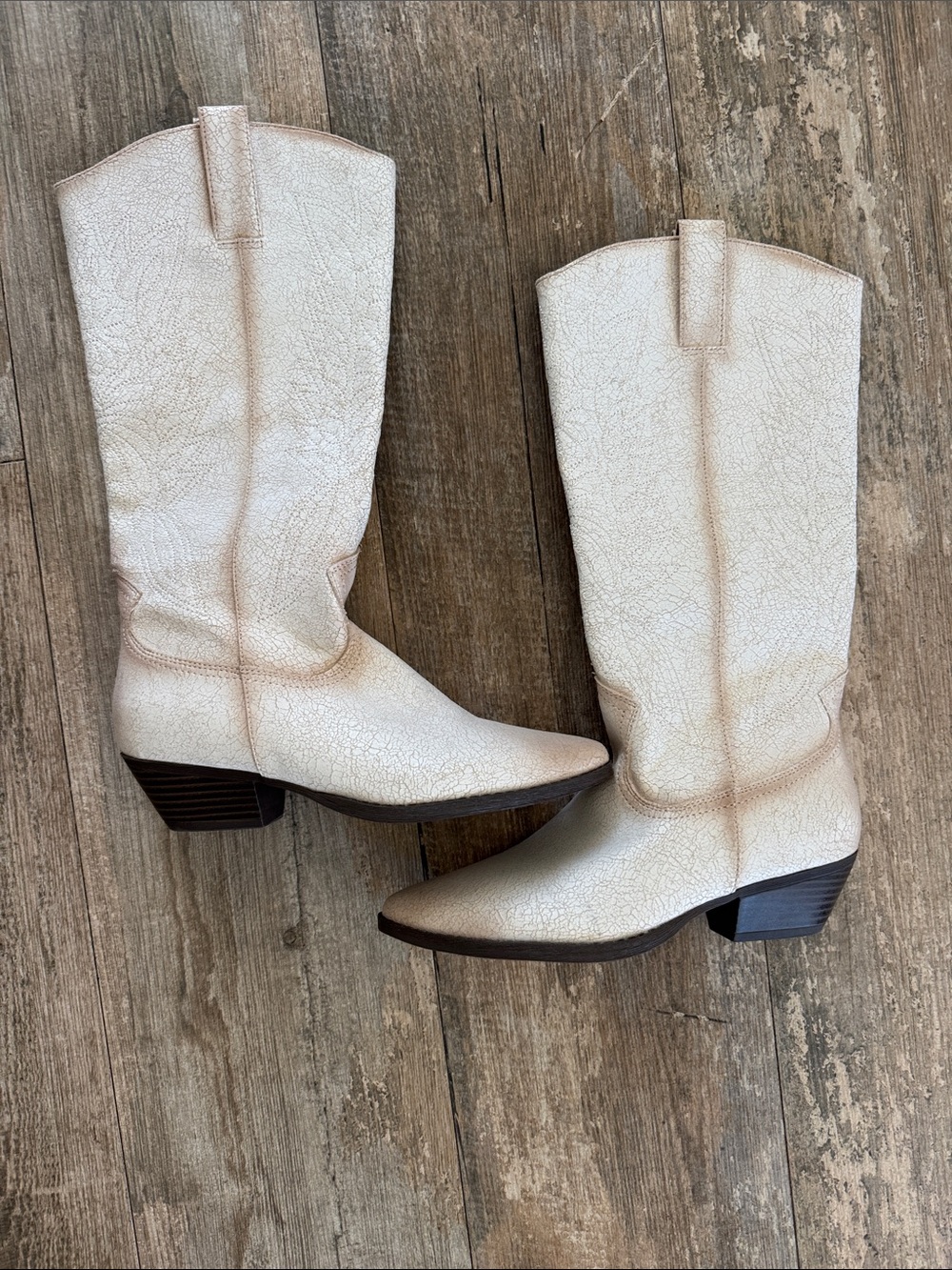 Women’s Zodiac Classic Western Boots in Ivory size 8